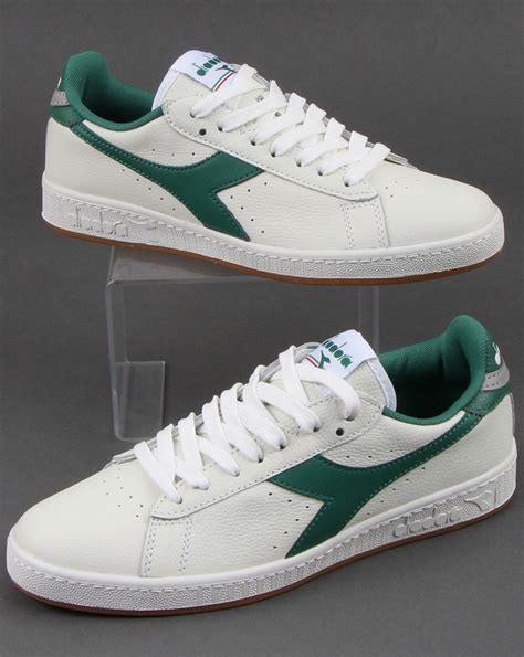 Upgrade your shoe collection with the Diadora Magic Low sneakers